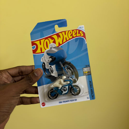 Hot Wheels - 1996 TRIUMPH TIGER 100